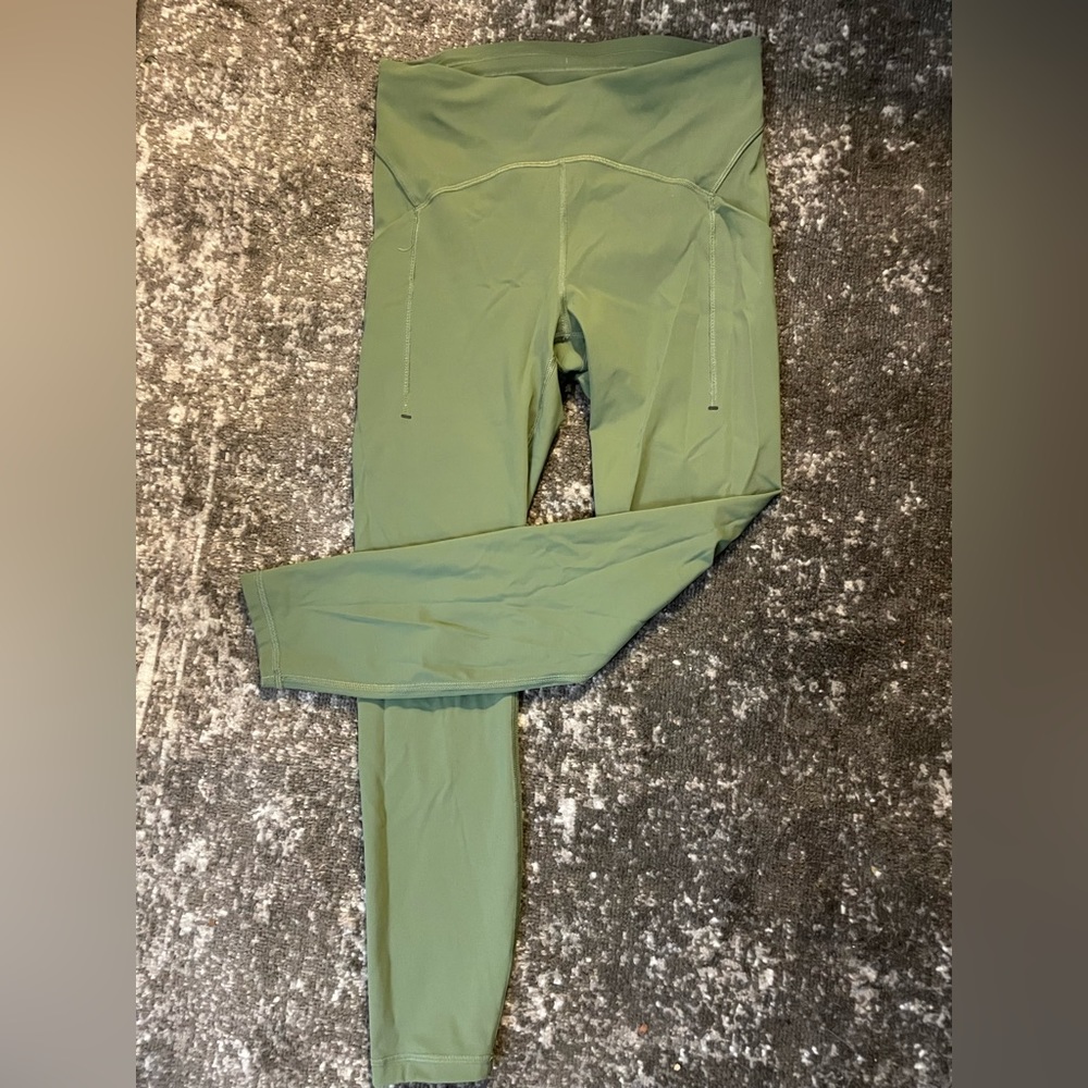 Lululemon Power Thru High Rise Tight 25” Size 8 in green
